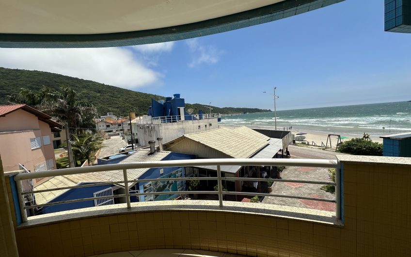 Apartamento frente mar com churrasqueira em Bombas – Residencial Estrela do Mar