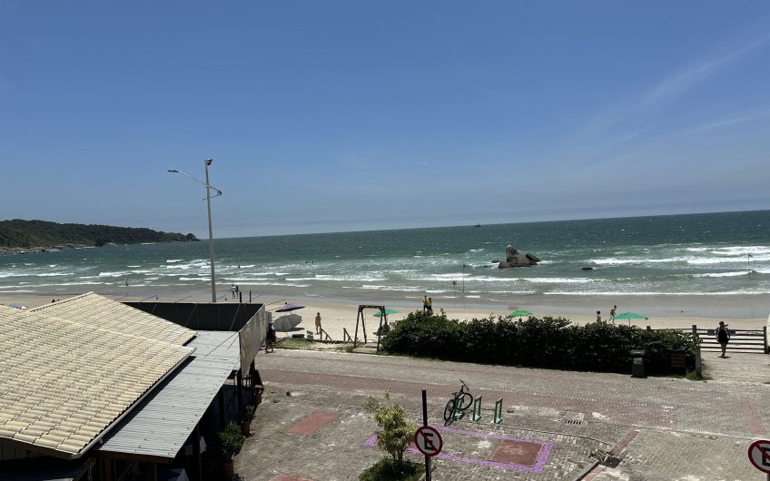 Apartamento frente mar com churrasqueira em Bombas – Residencial Estrela do Mar