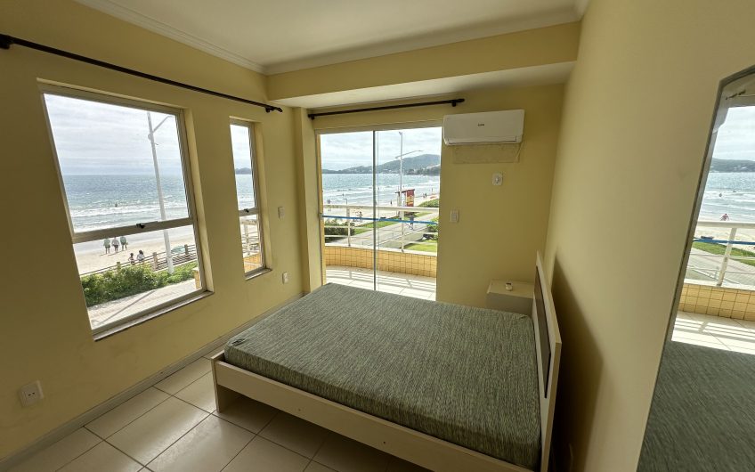 Apartamento triplex frente mar em Bombas com 3 dormitórios – Residencial Bernardo
