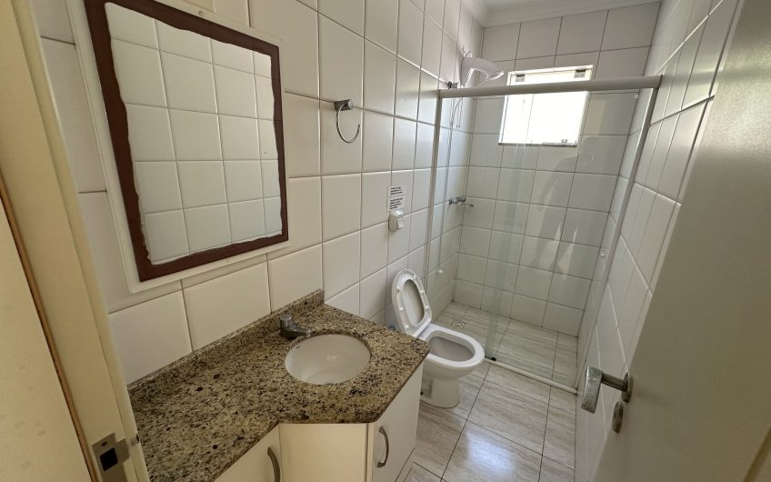 Apartamento lateral mar com sacada e churrasqueira em Bombas – Residencial Ana Júlia, 103