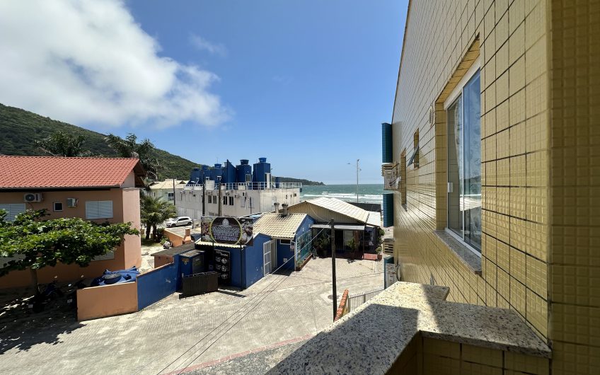 Apartamento frente mar com churrasqueira em Bombas – Residencial Estrela do Mar