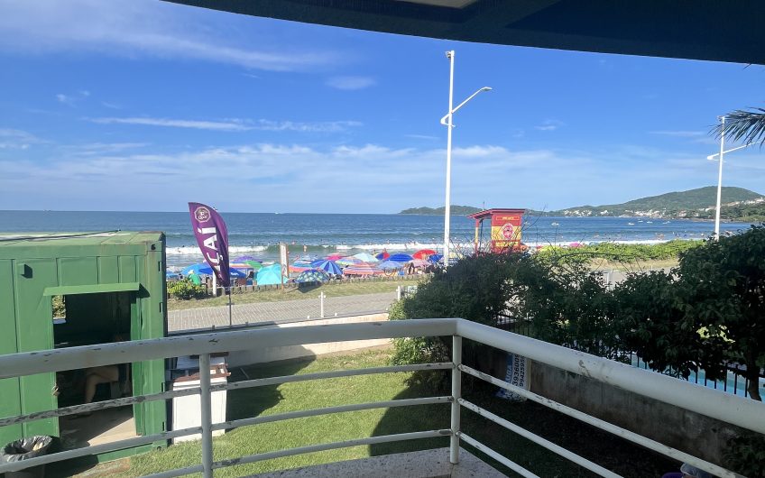 Apartamento frente mar para veraneio no centro de Bombas – Residencial Ana Júlia, 104