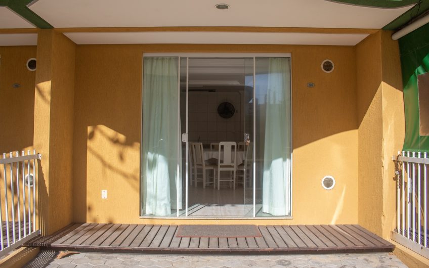 Apartamento lateral mar com 3 dormitórios no centro de Bombas – Residencial Ana Júlia, 101